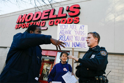 Ratner Rent-a-Cops vs NYPD